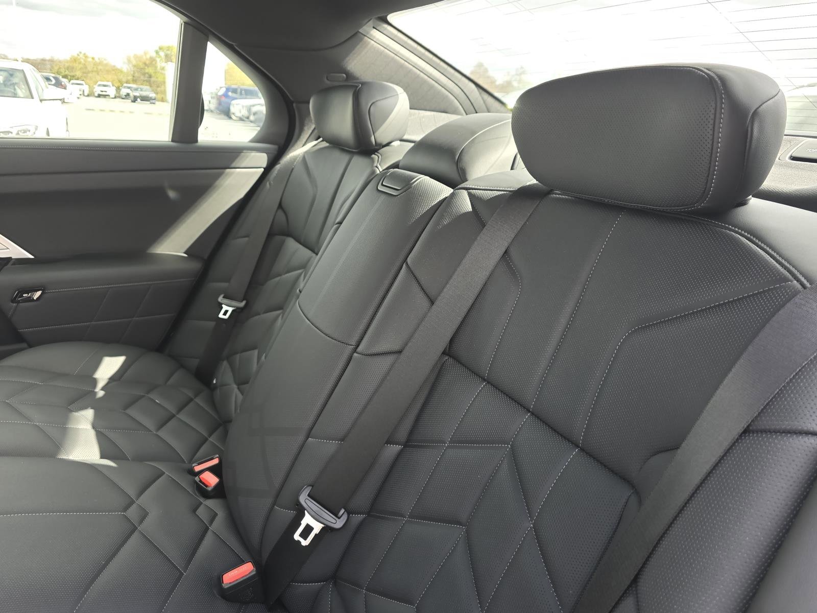2026 BMW 7 Series 750e - Photo 15