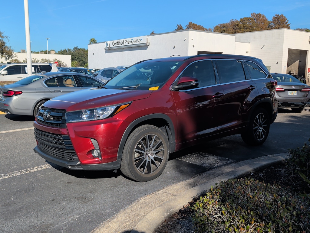 Used 2017 Toyota Highlander SE SE V6 FWD