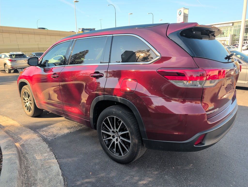 Used 2017 Toyota Highlander SE SE V6 FWD