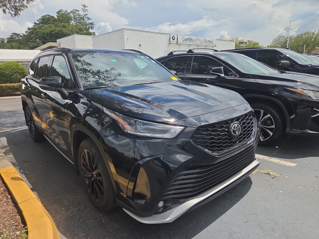Used 2024 Toyota Highlander LE LE FWD