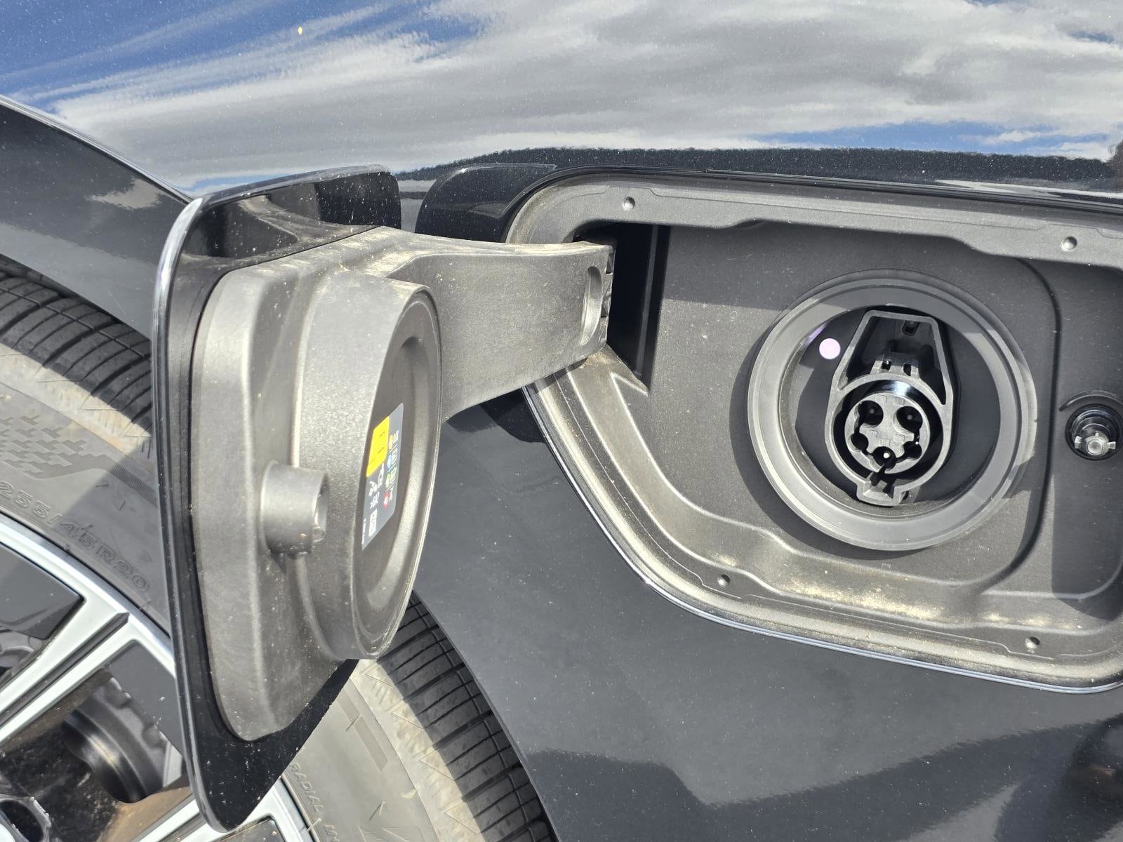 2026 BMW 7 Series 750e - Photo 10