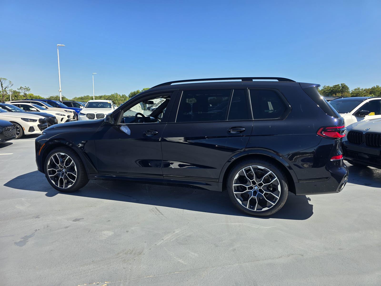 New 2027 BMW X7 xDrive40i SUV