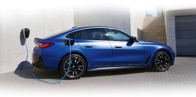 bmw-i4-blue-charging (2)-671x333.JPG
