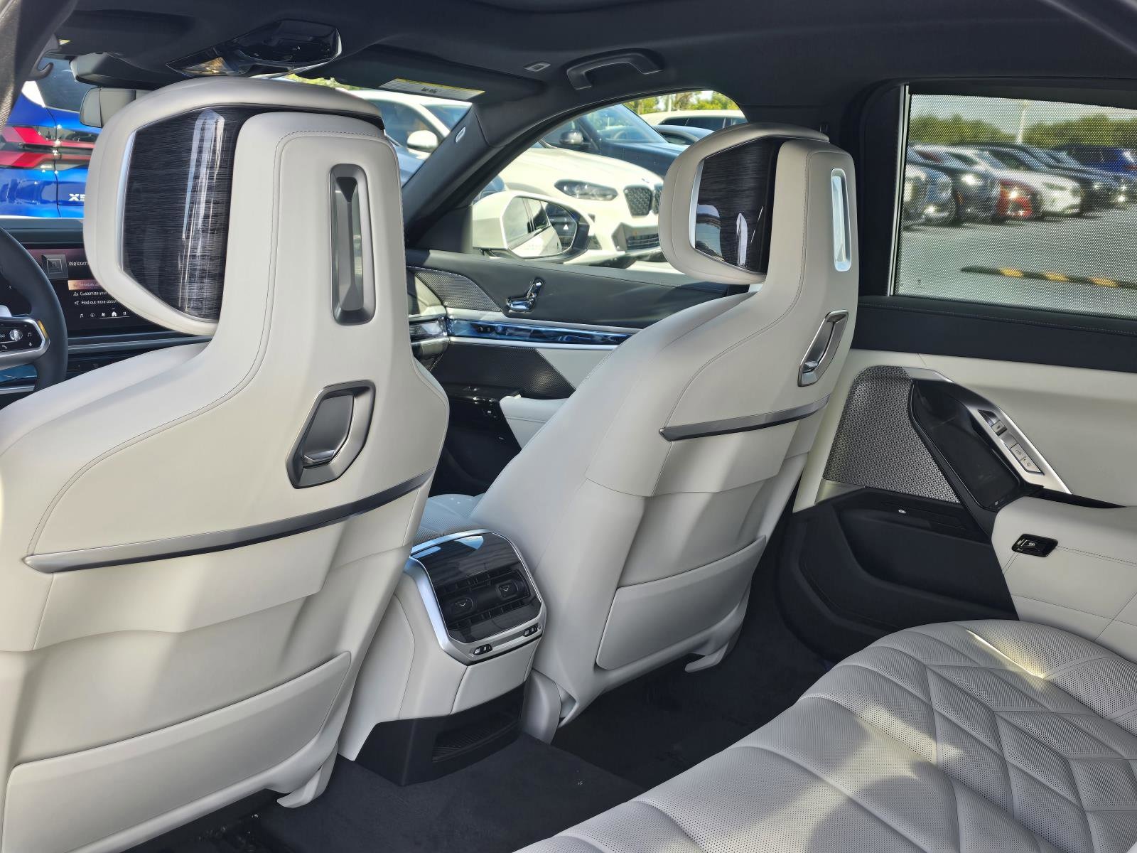 2026 BMW 7 Series 750e - Photo 14