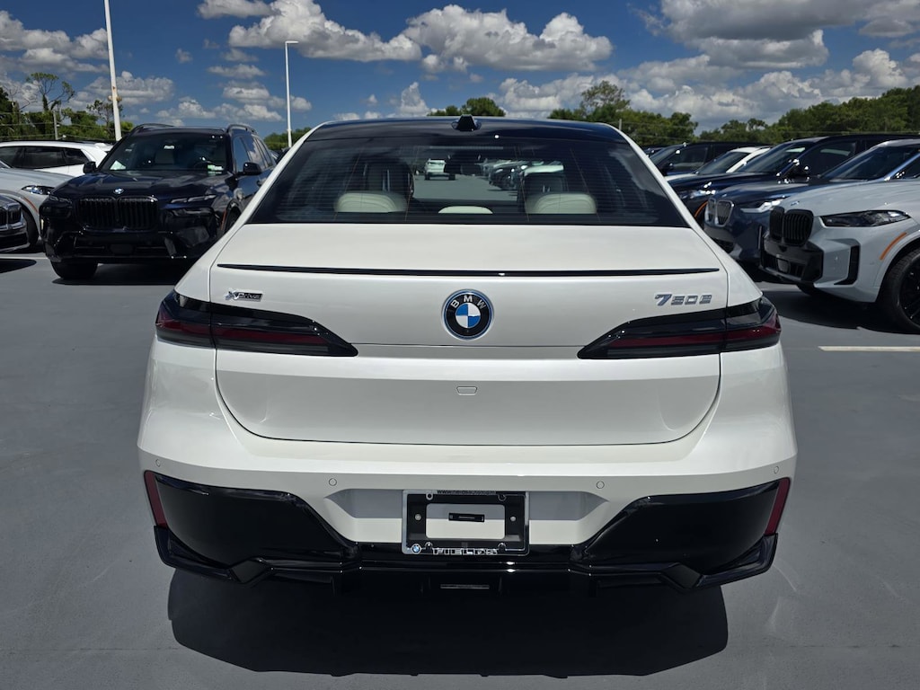 New 2026 BMW 750e 750e xDrive Sedan