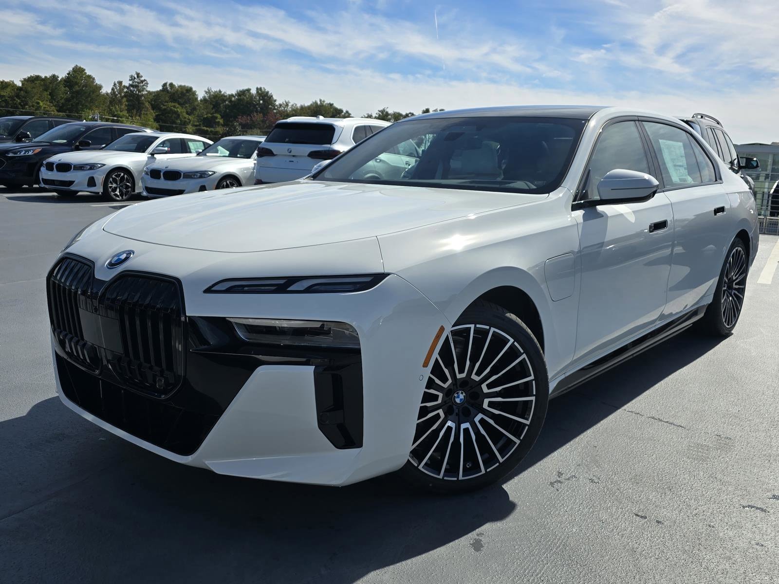2026 BMW 7 Series 750e - Photo 27