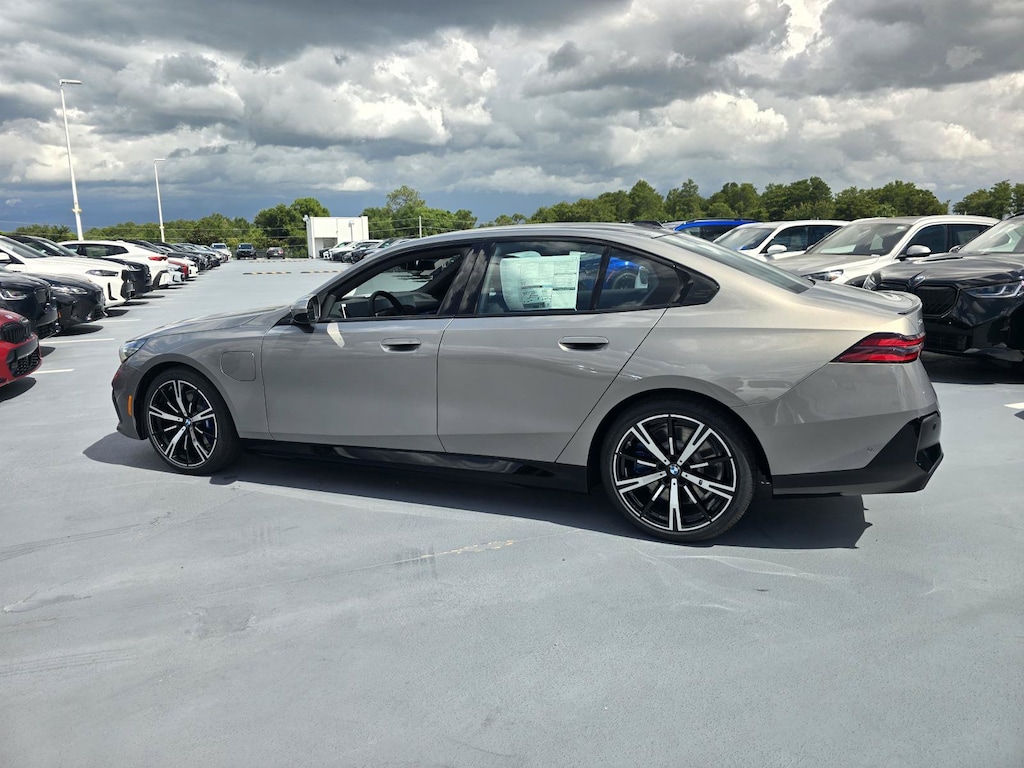New 2027 BMW 550e 550e xDrive Sedan