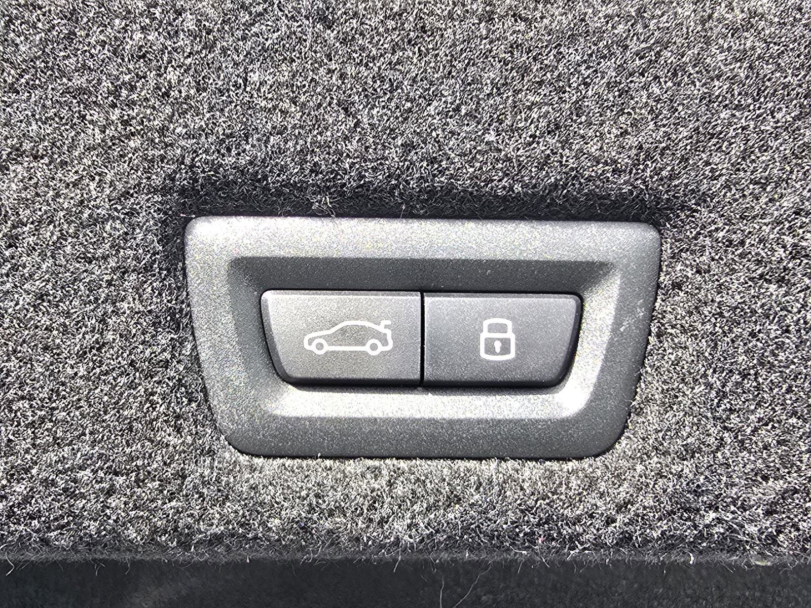 2026 BMW 7 Series 750e - Photo 12