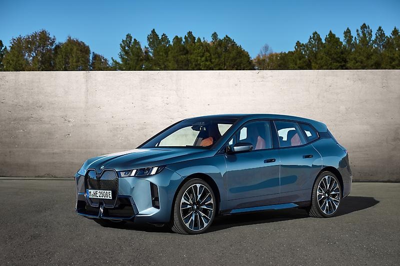 2026-BMW-iX-ext-posed.png