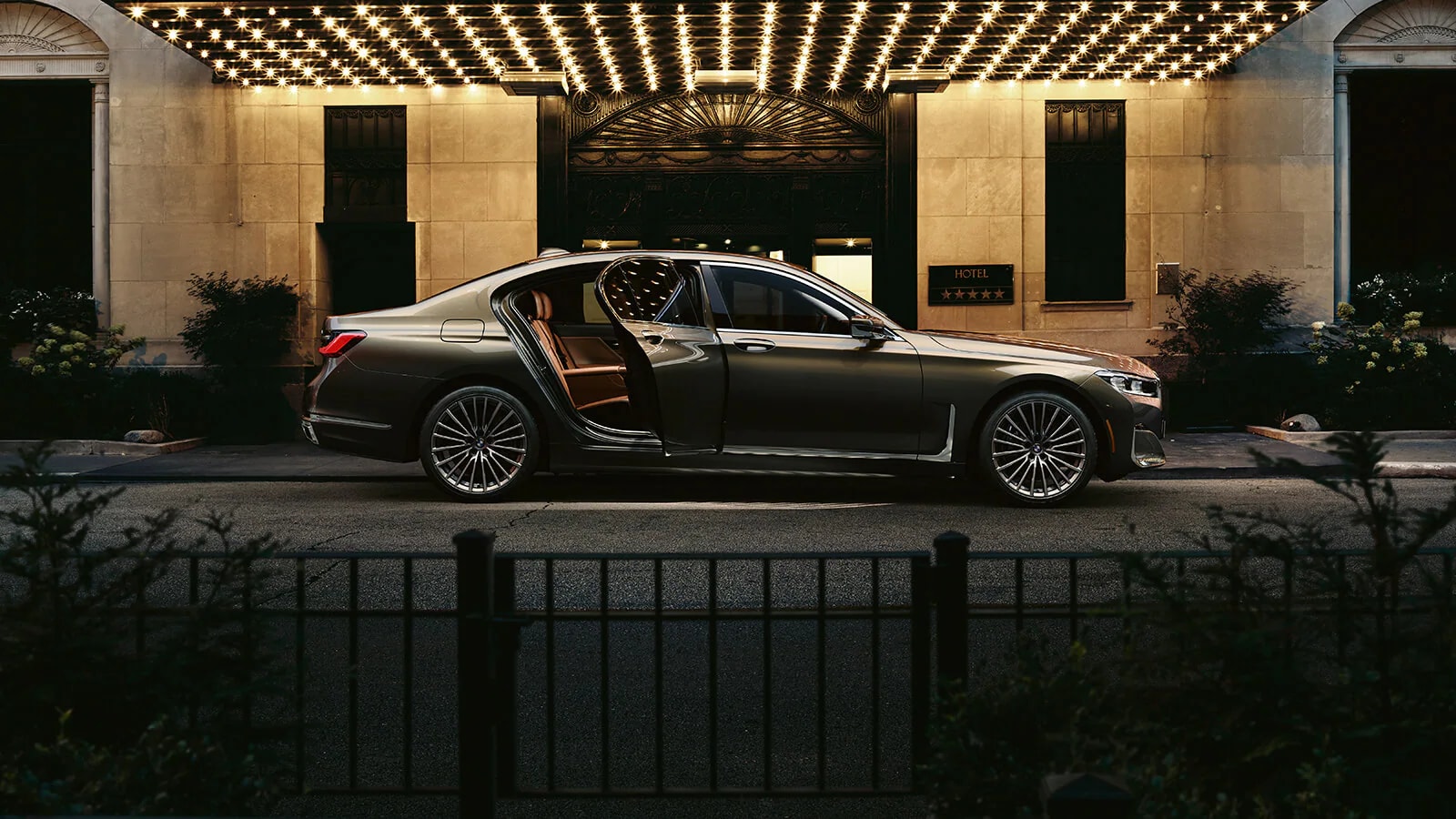 2022 BMW 7 Series parked in front of a hotel