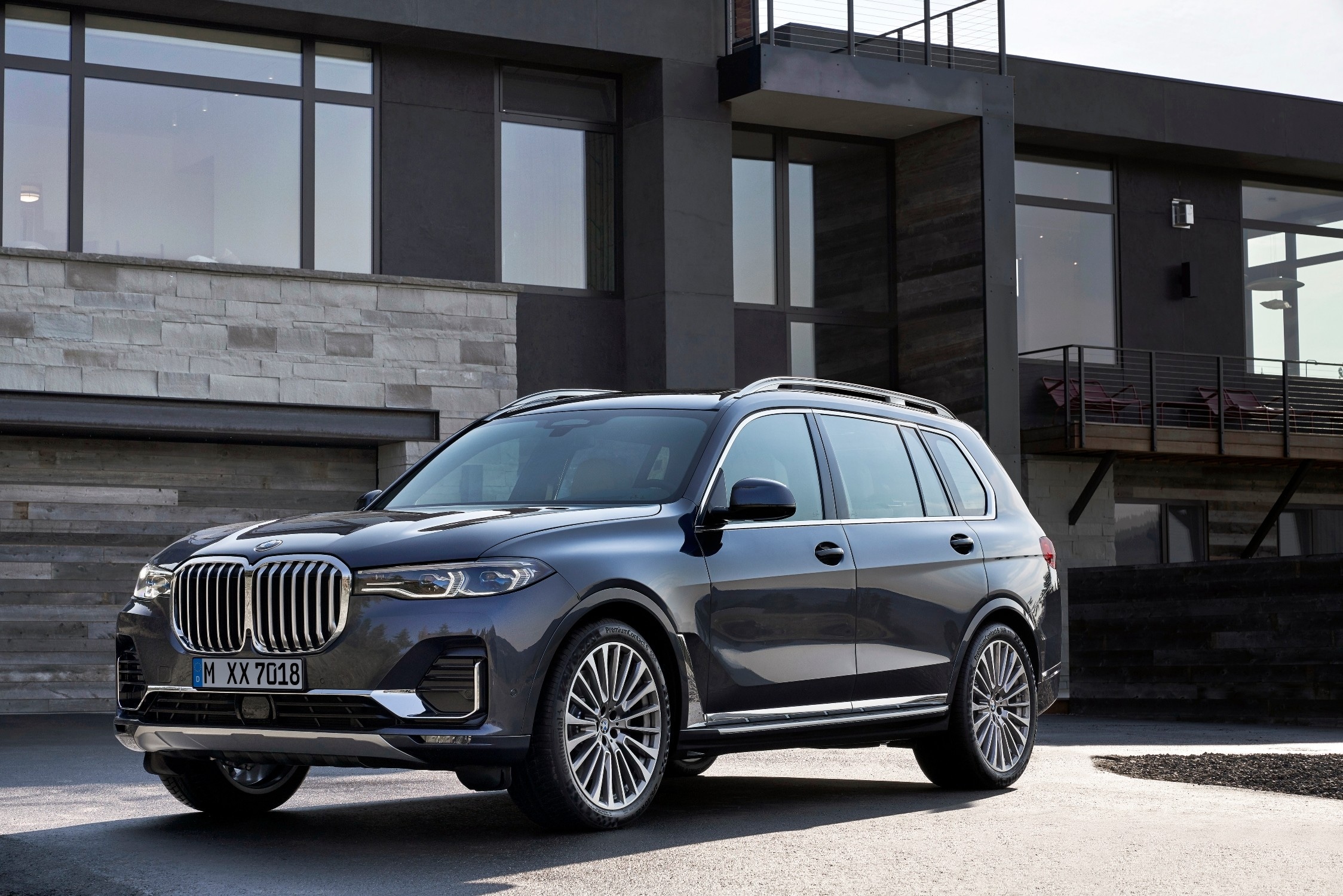 2026 BMW X7 posed