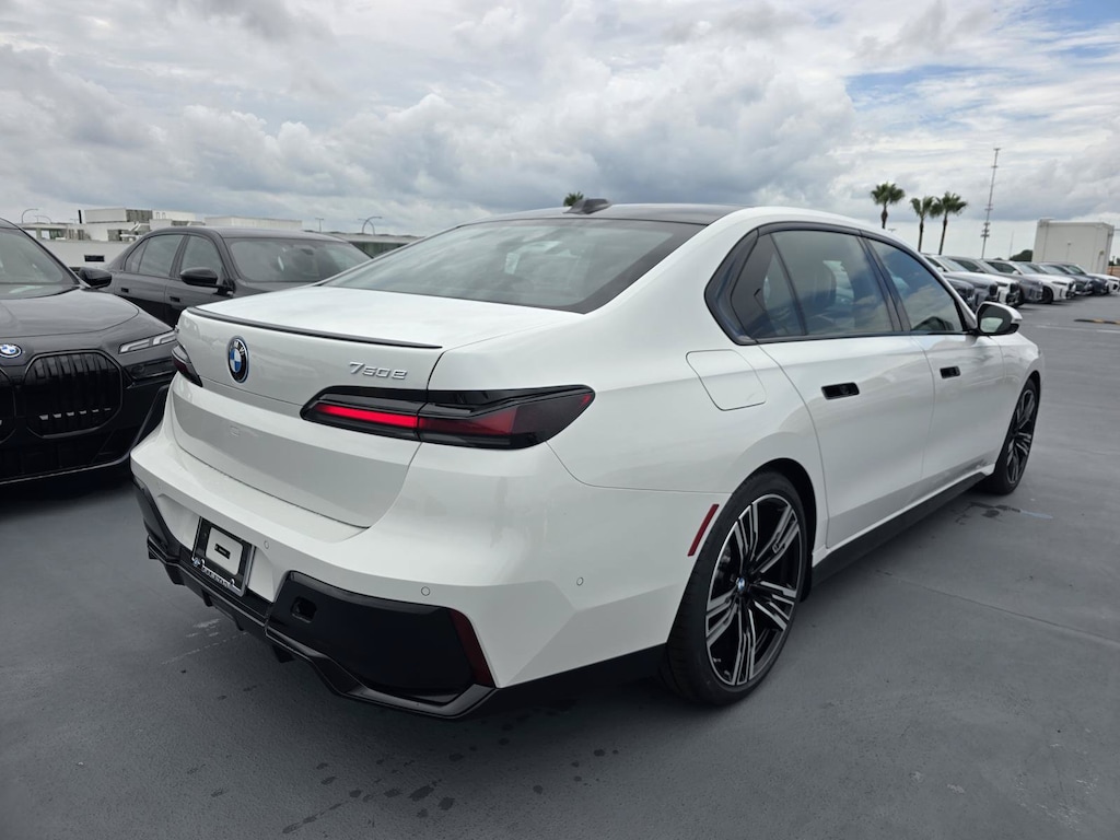 New 2026 BMW 750e 750e xDrive Sedan