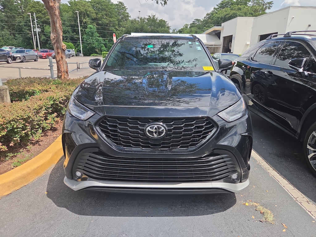 Used 2024 Toyota Highlander LE LE FWD