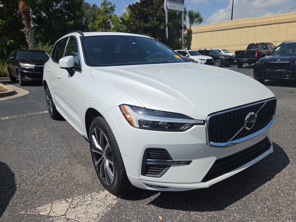Used 2022 Volvo XC60 Momentum B5 AWD Momentum