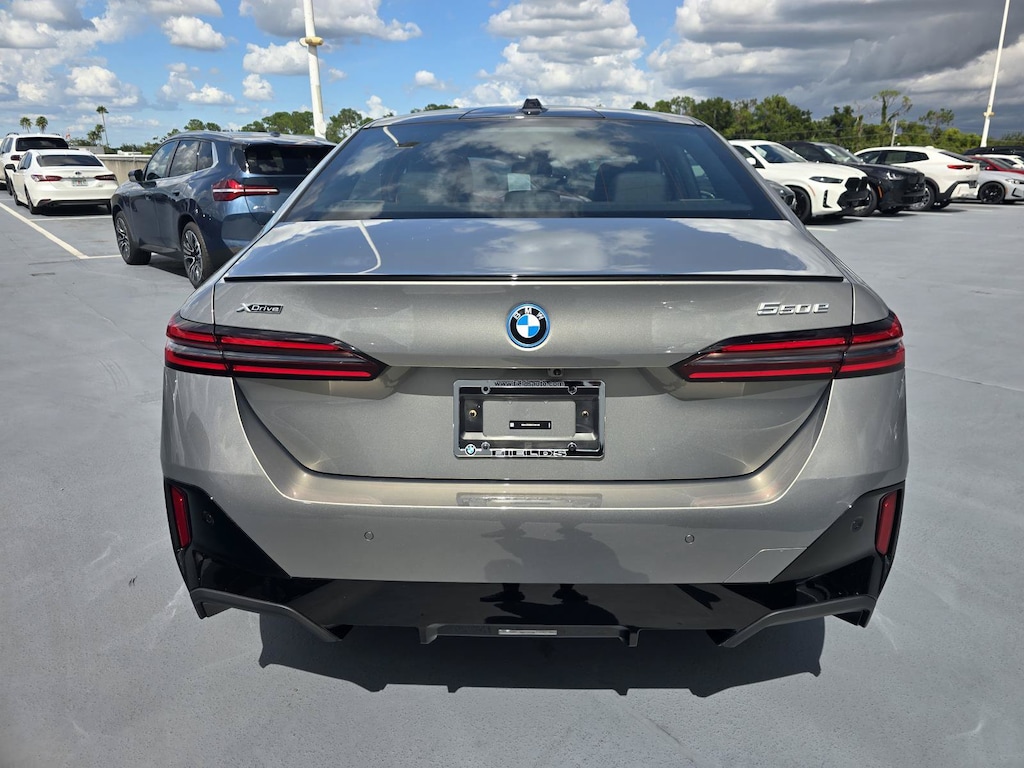 New 2027 BMW 550e 550e xDrive Sedan