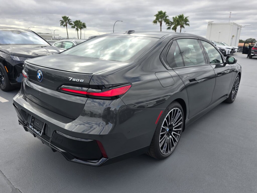 New 2026 BMW 750e 750e xDrive Sedan