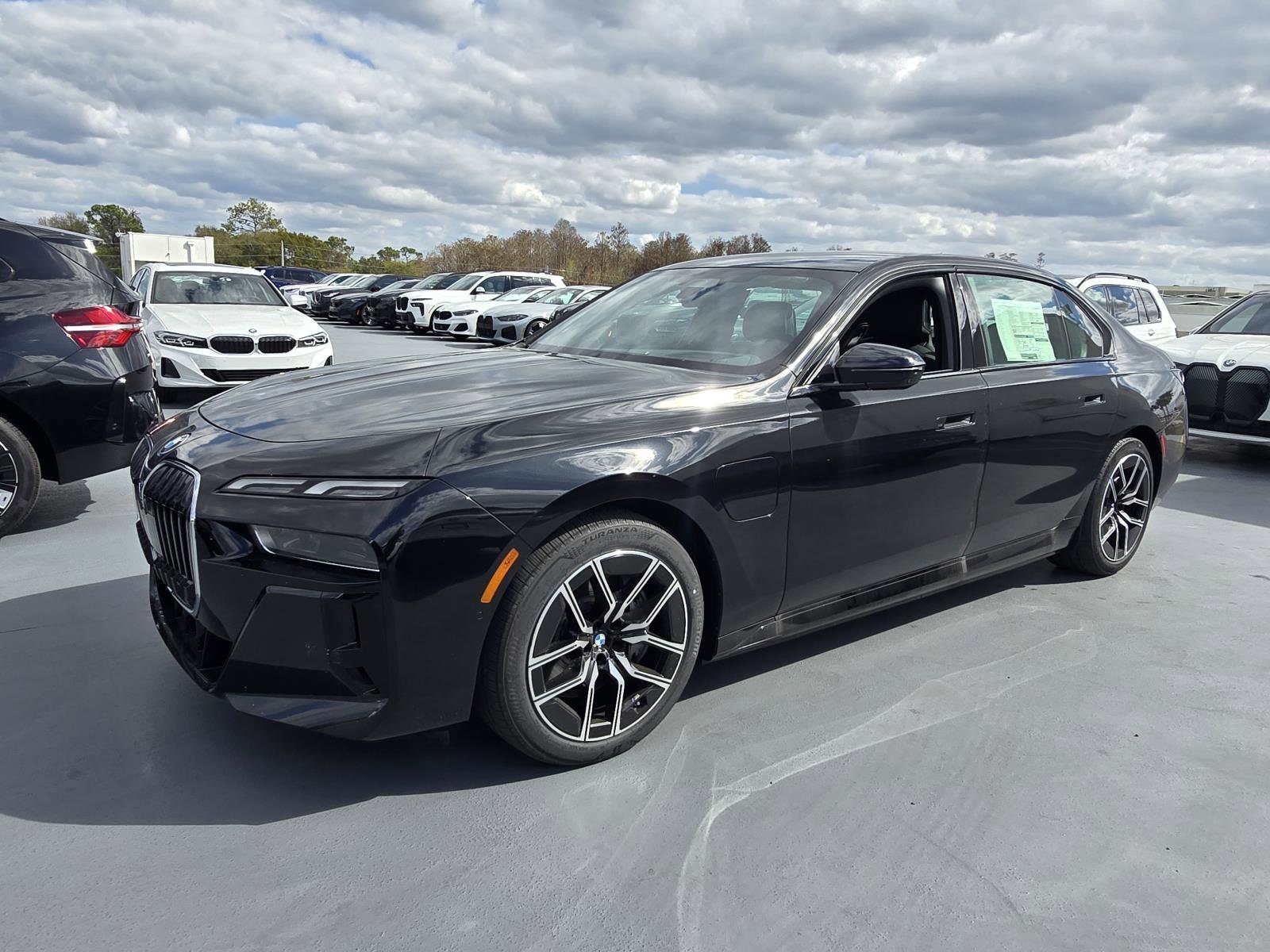 2026 BMW 7 Series 750e - Photo 8