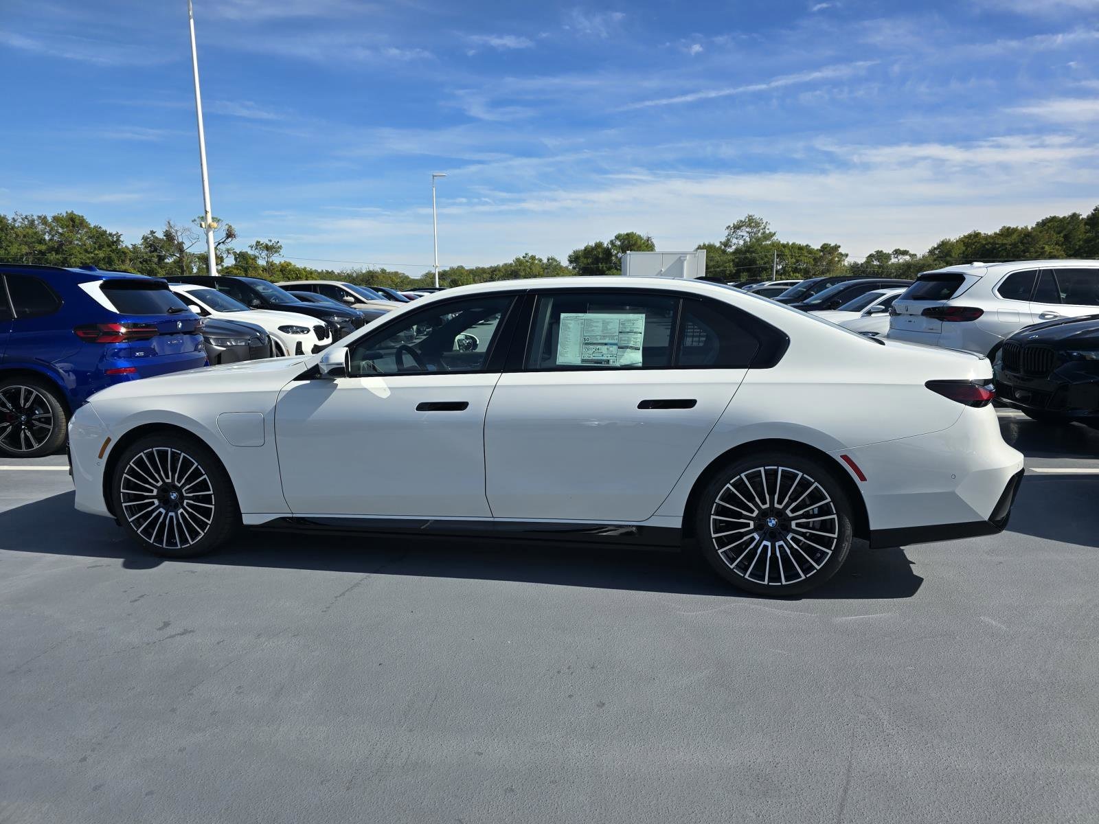 2026 BMW 7 Series 750e - Photo 7