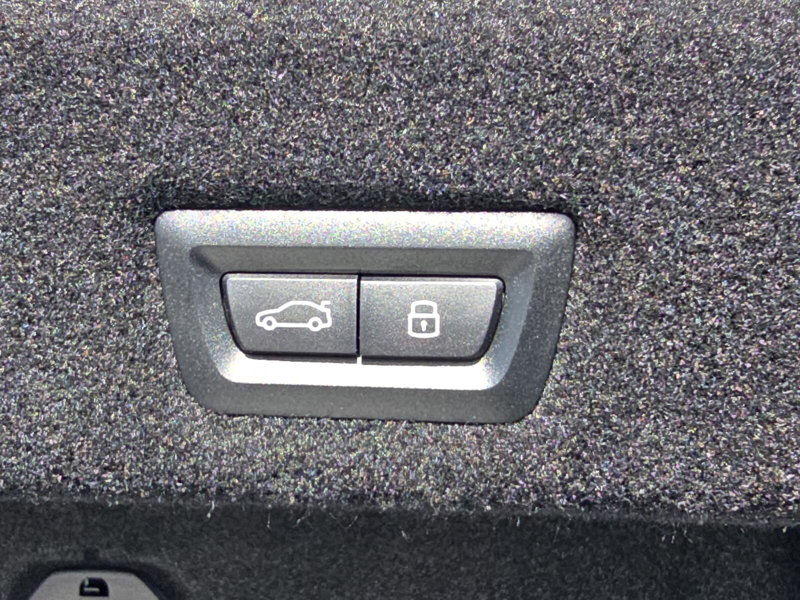 2026 BMW 7 Series 750e - Photo 12