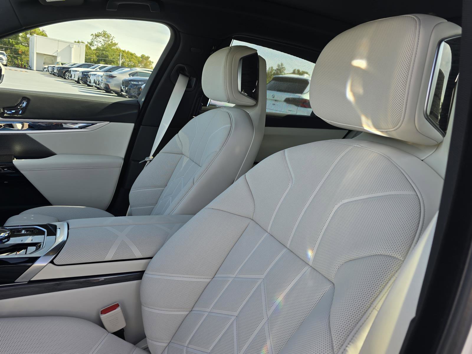 2026 BMW 7 Series 750e - Photo 20