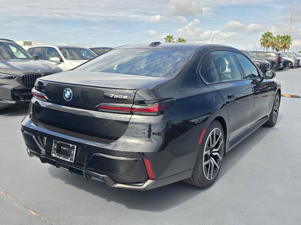 New 2026 BMW 750e 750e xDrive Sedan