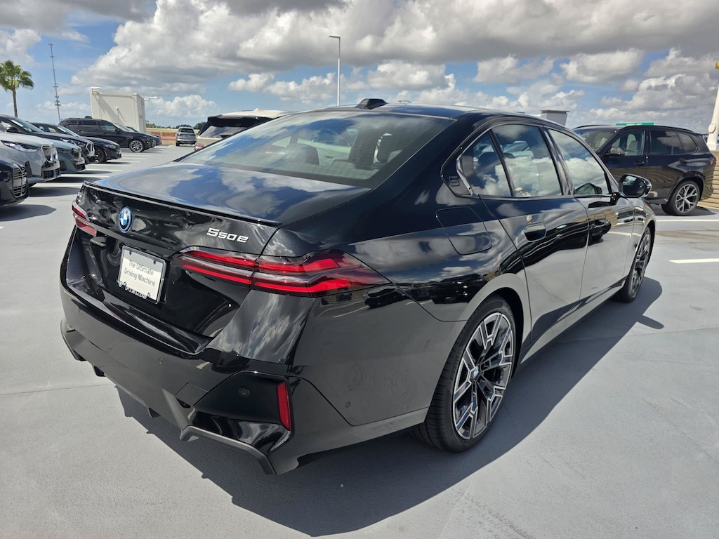 New 2027 BMW 550e xDrive Sedan