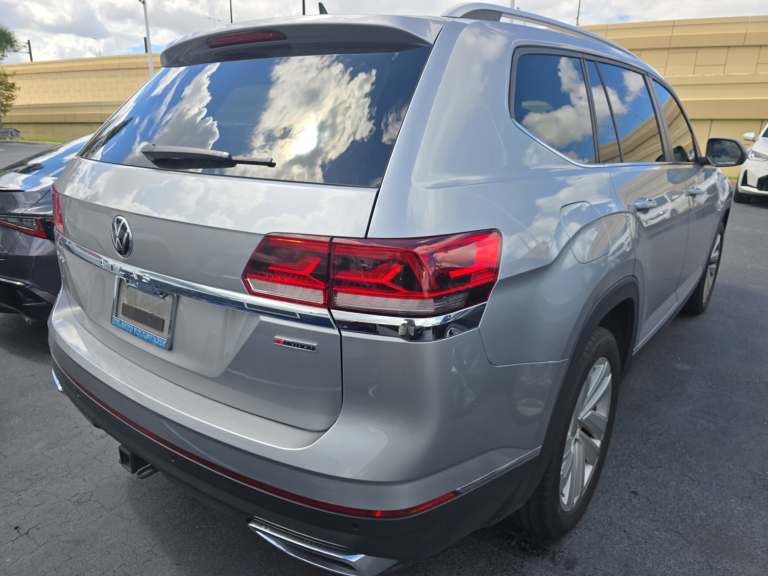 2021 Volkswagen Atlas V6 SEL photo 2