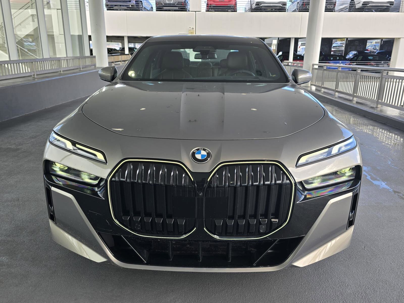 2025 Bmw 740i Sedan photo 2