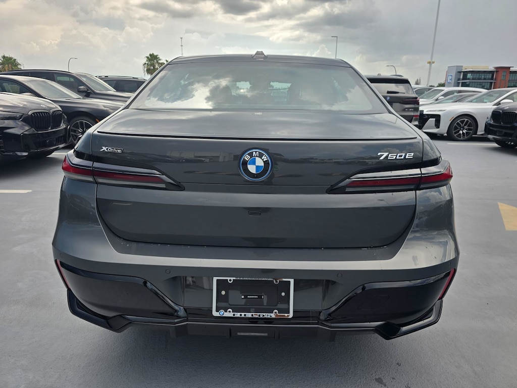 New 2026 BMW 750e xDrive Sedan