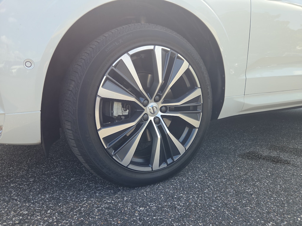 Used 2022 Volvo XC60 Momentum B5 AWD Momentum