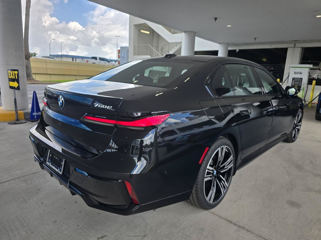 New 2026 BMW 750e xDrive Sedan