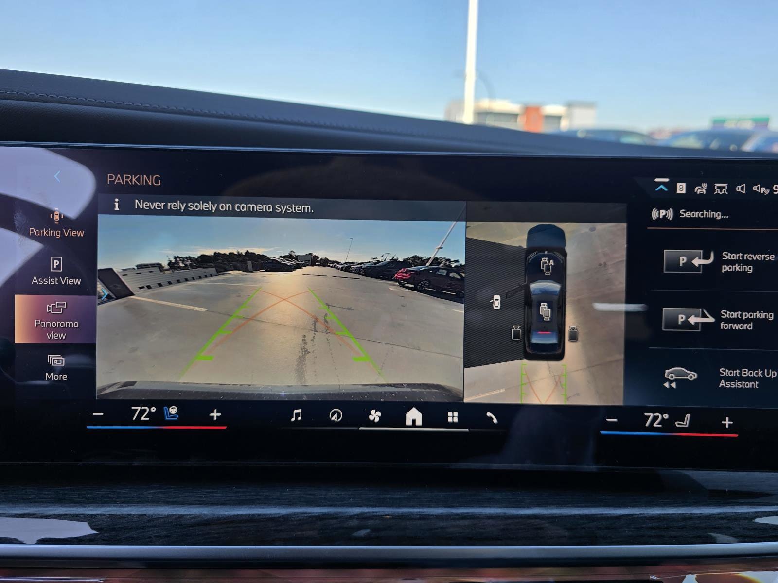2025 BMW 7 Series 750e - Photo 16