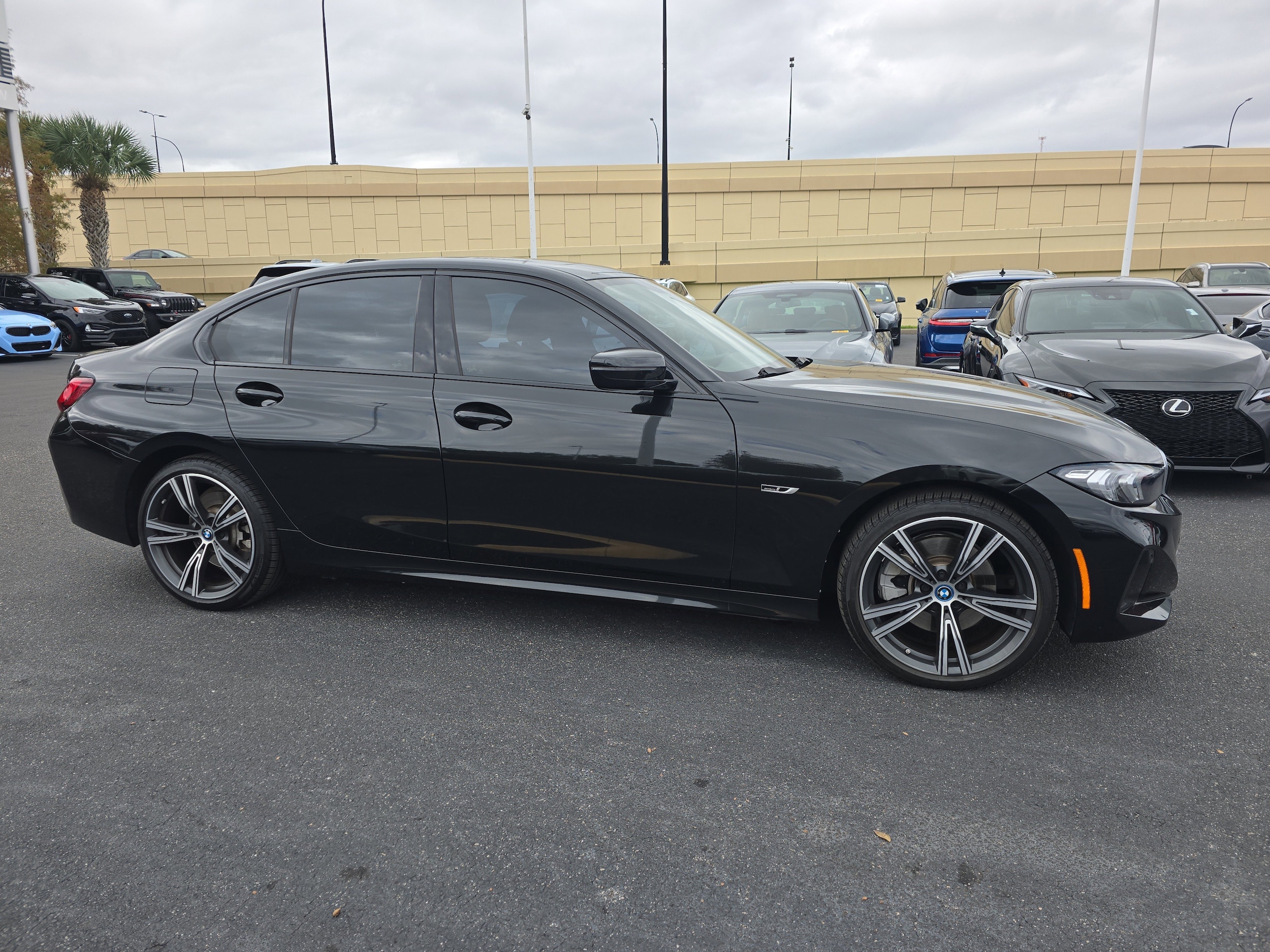 2023 BMW 3 Series 330e's photo