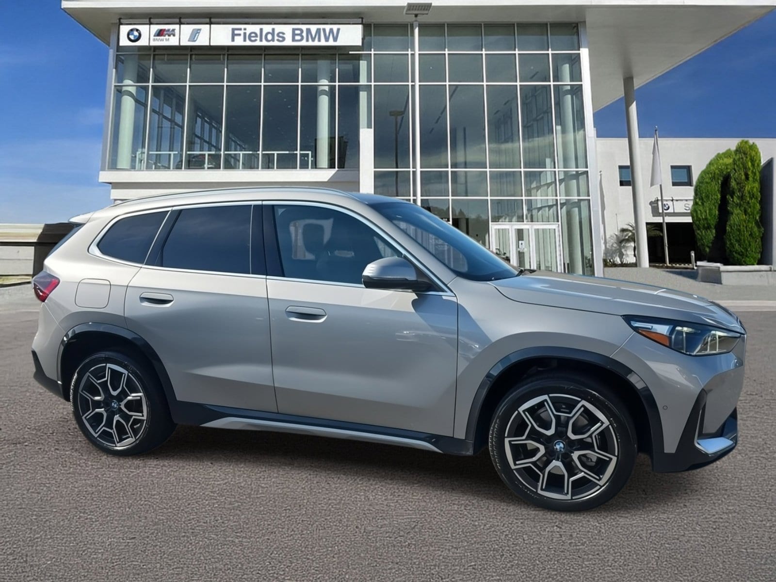 2025 BMW X1 28i's photo