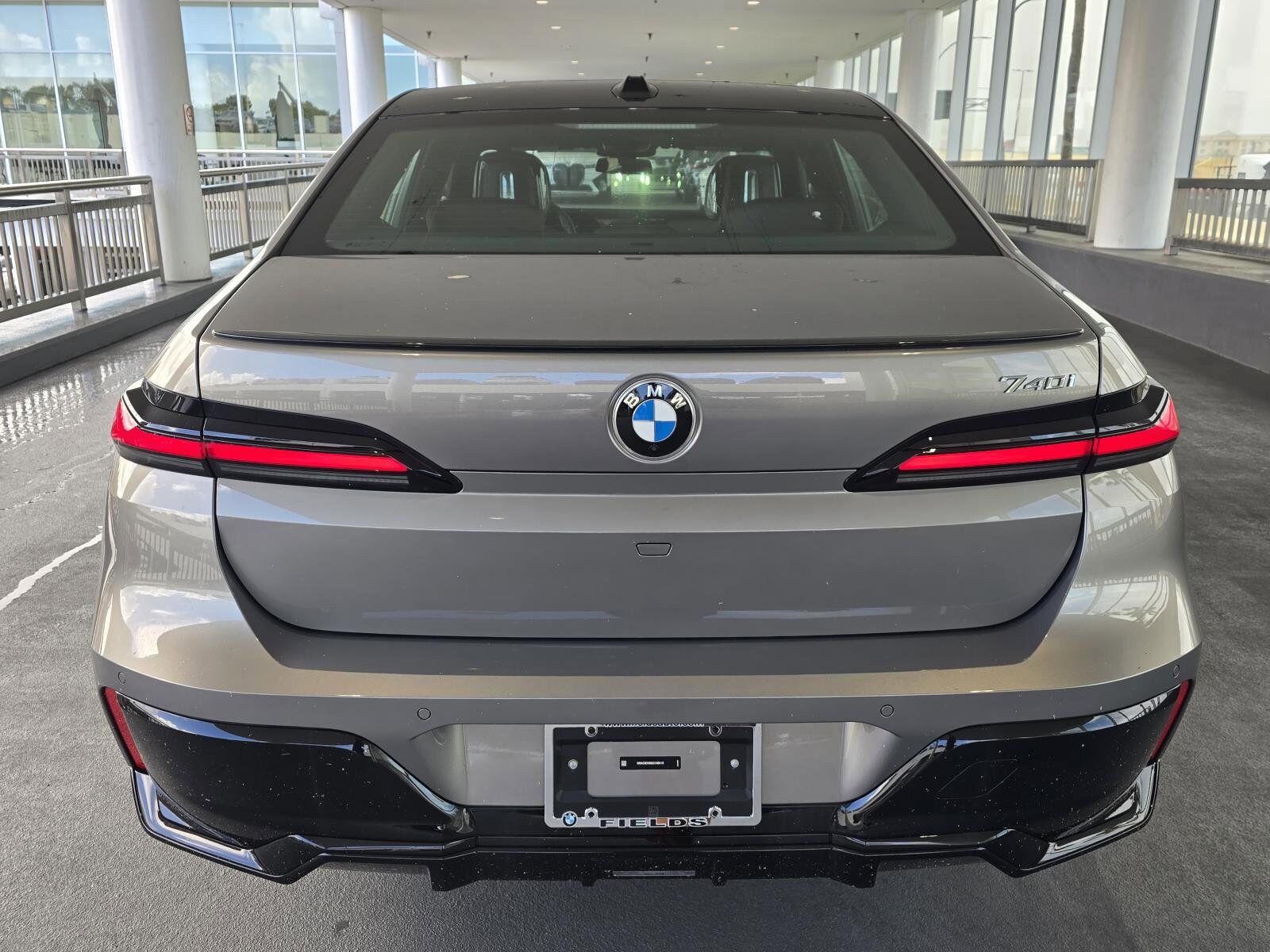 2025 Bmw 740i Sedan photo 3