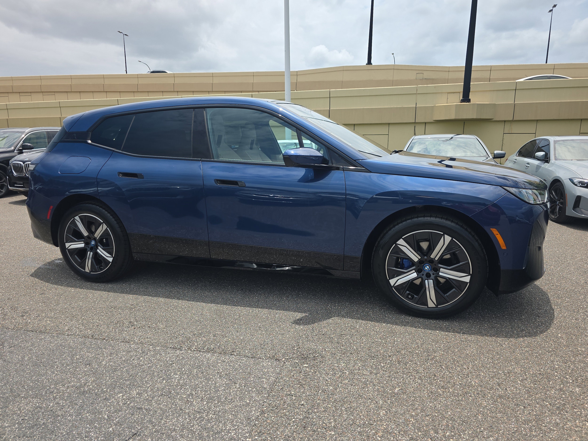 2024 BMW iX xDrive50's photo
