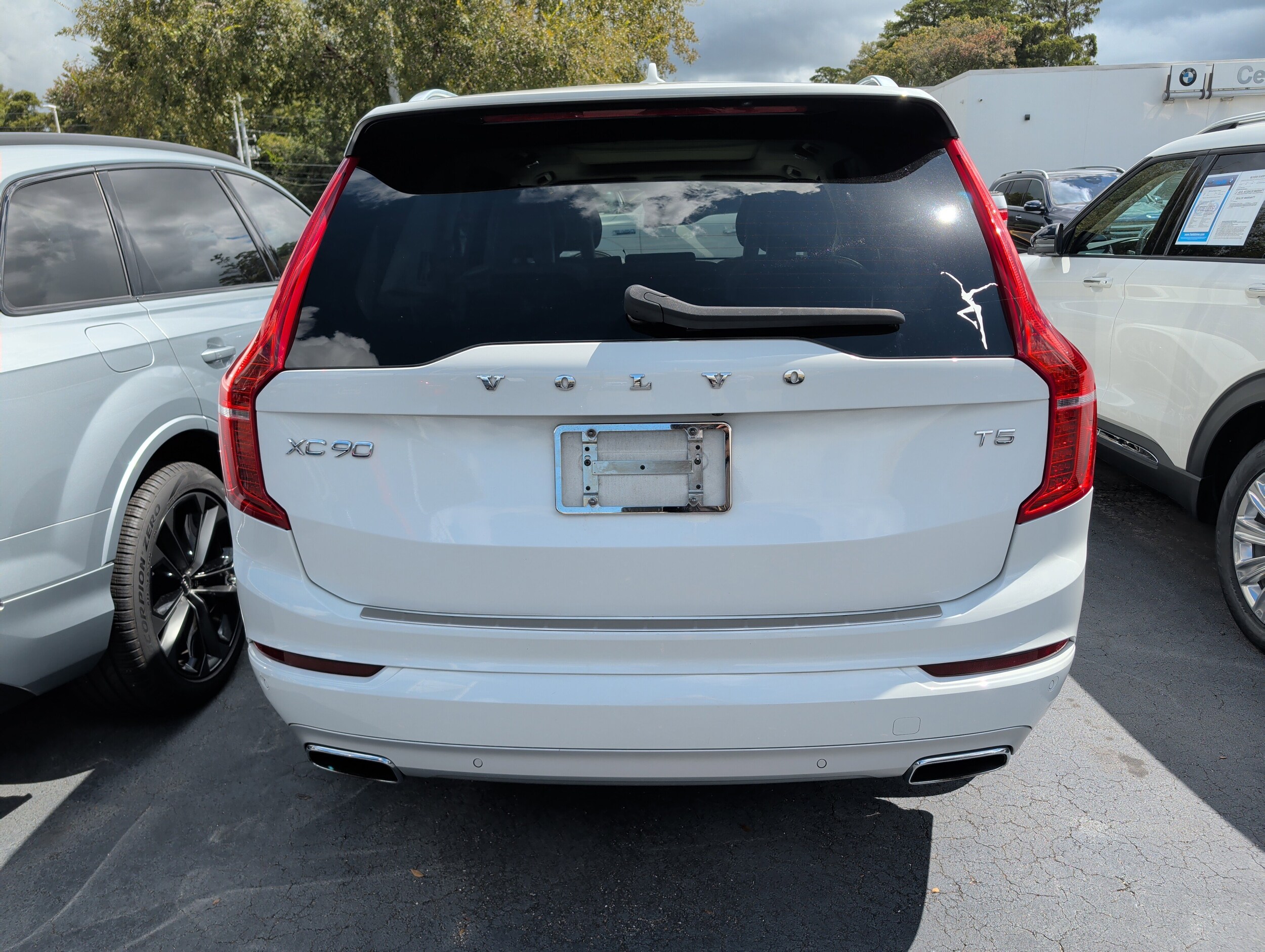 2021 Volvo XC90 T5 Momentum photo 3