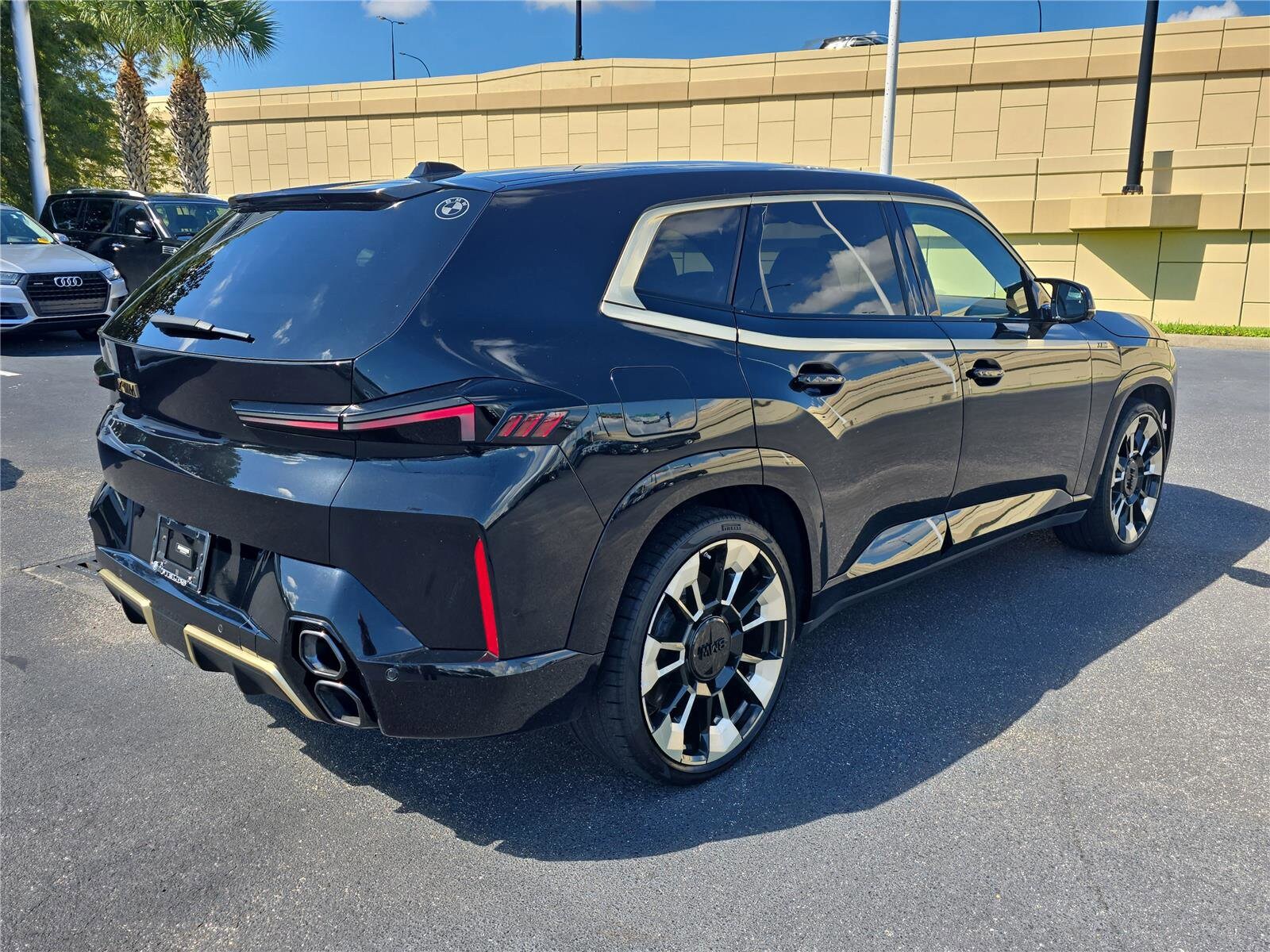 2023 Bmw XM photo 3