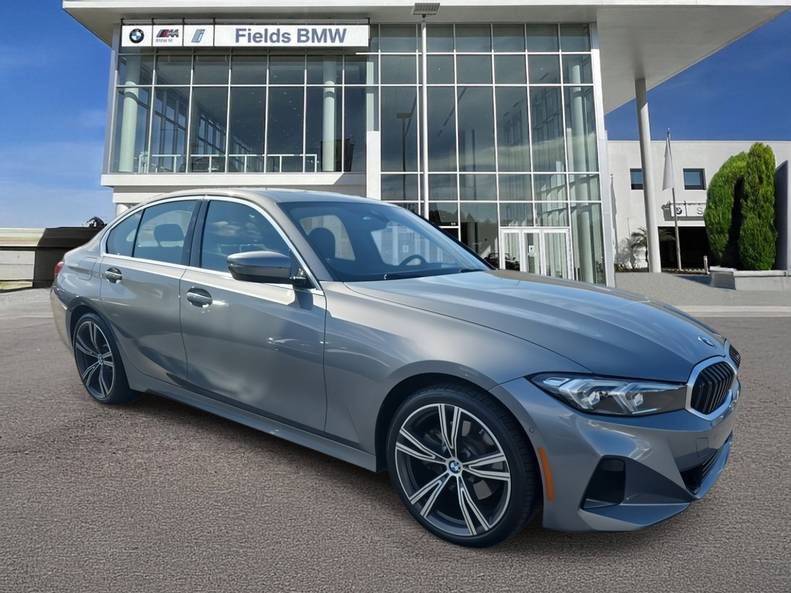 2024 BMW 3 Series 330i's photo