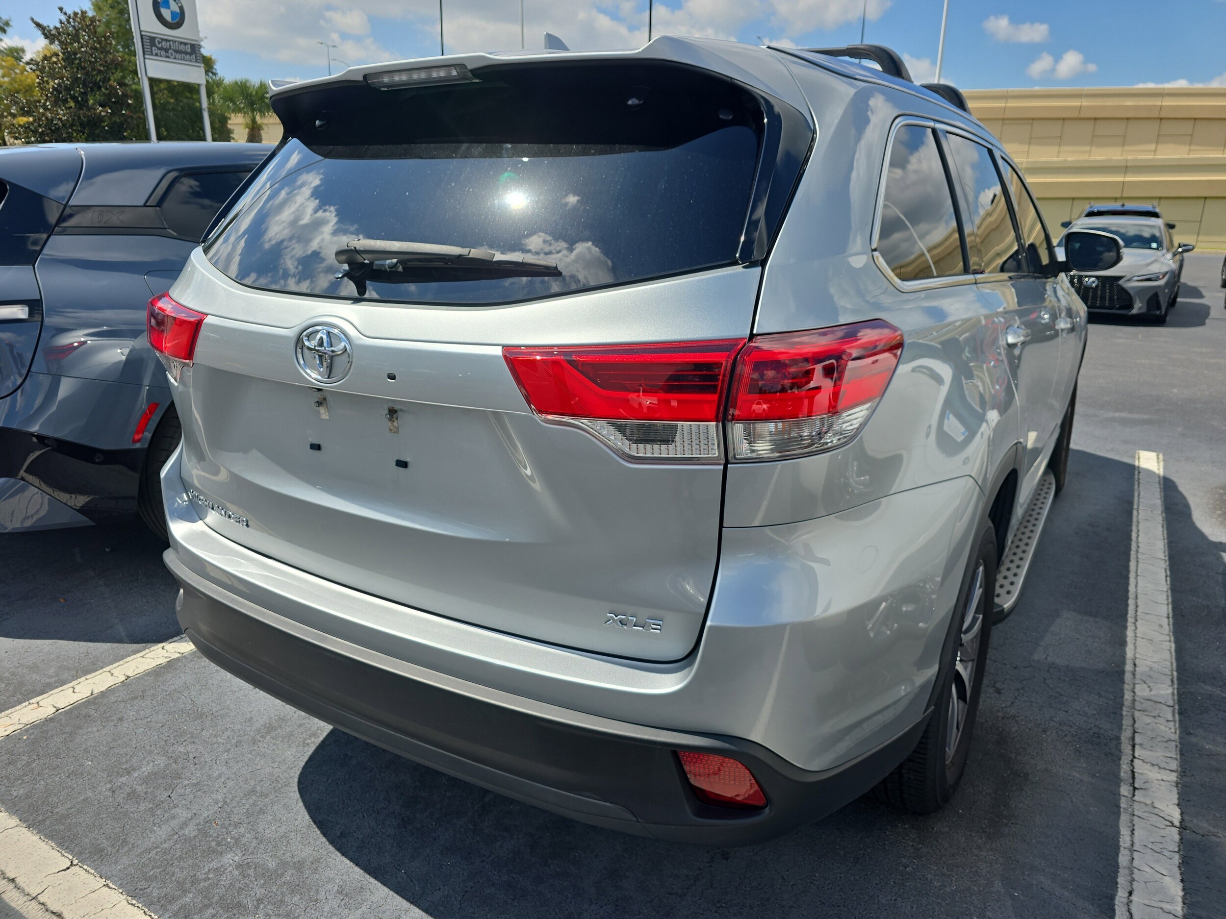 2019 Toyota Highlander XLE photo 2