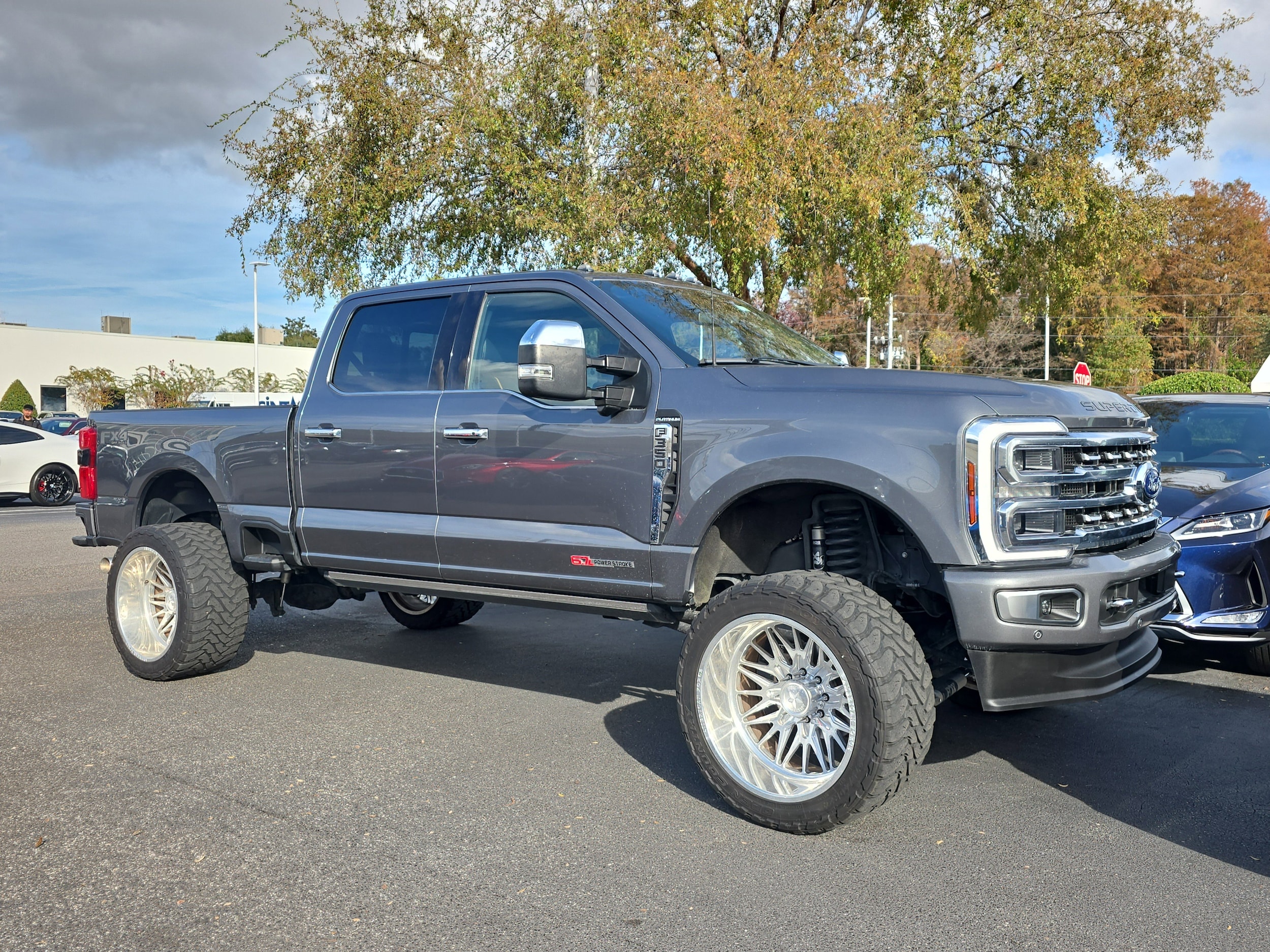 2024 Ford F-350 Super Duty Platinum's photo