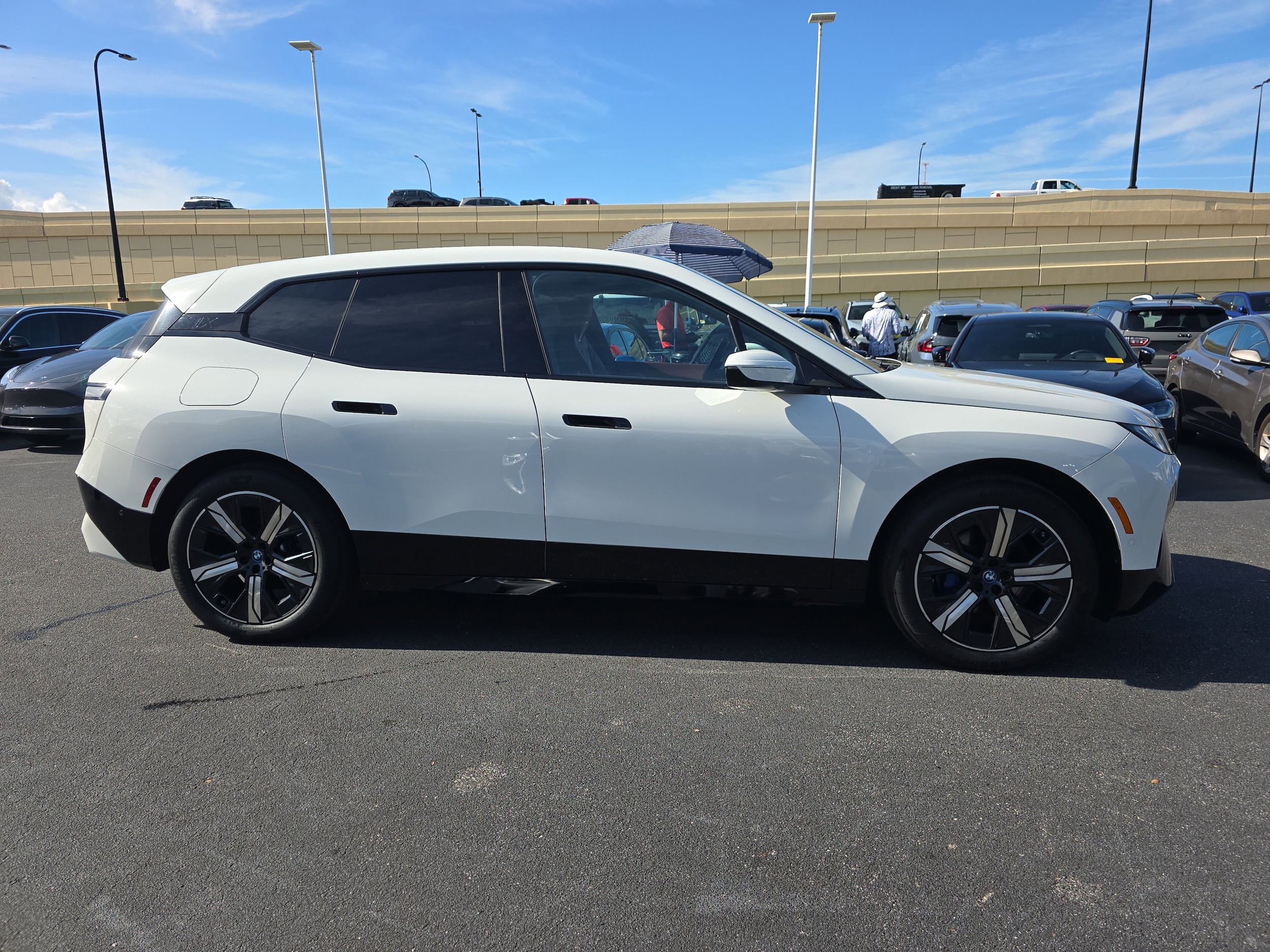 2023 BMW iX Base's photo