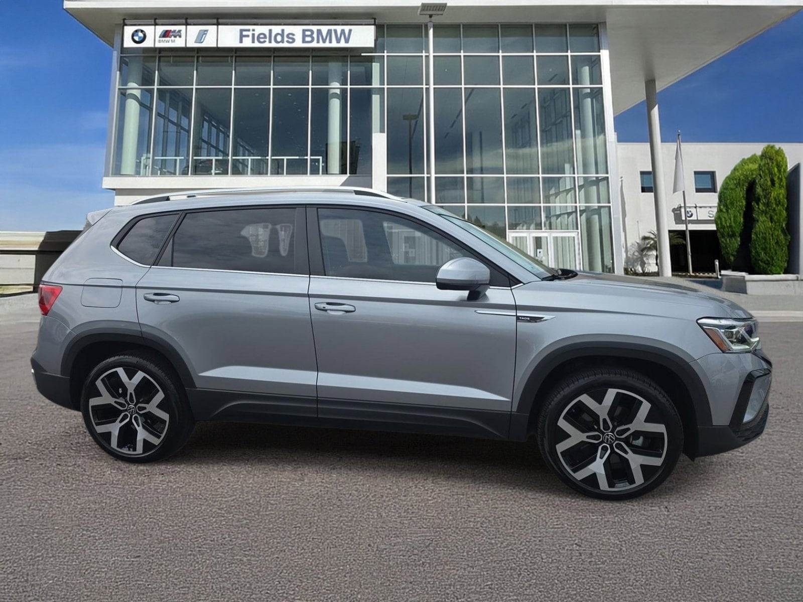 2023 Volkswagen Taos 1.5T SEL 4Motion's photo
