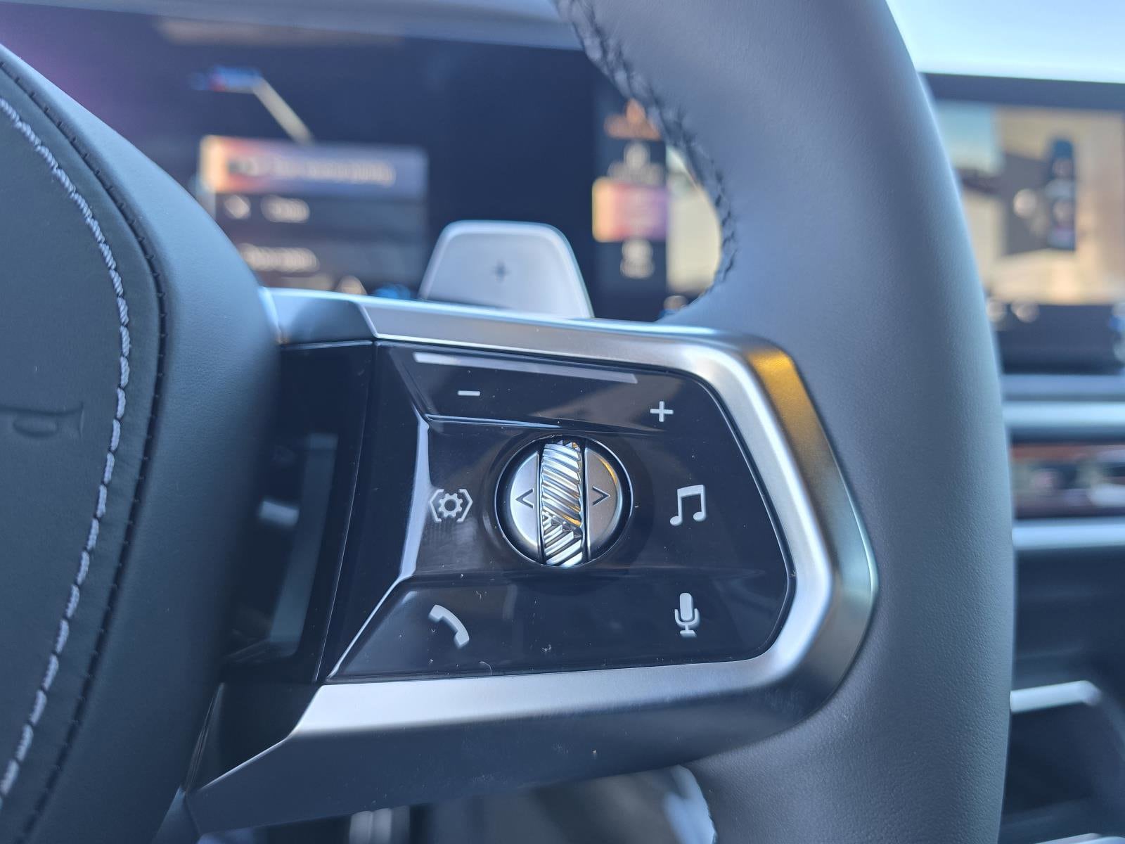 2025 BMW 7 Series 750e - Photo 18