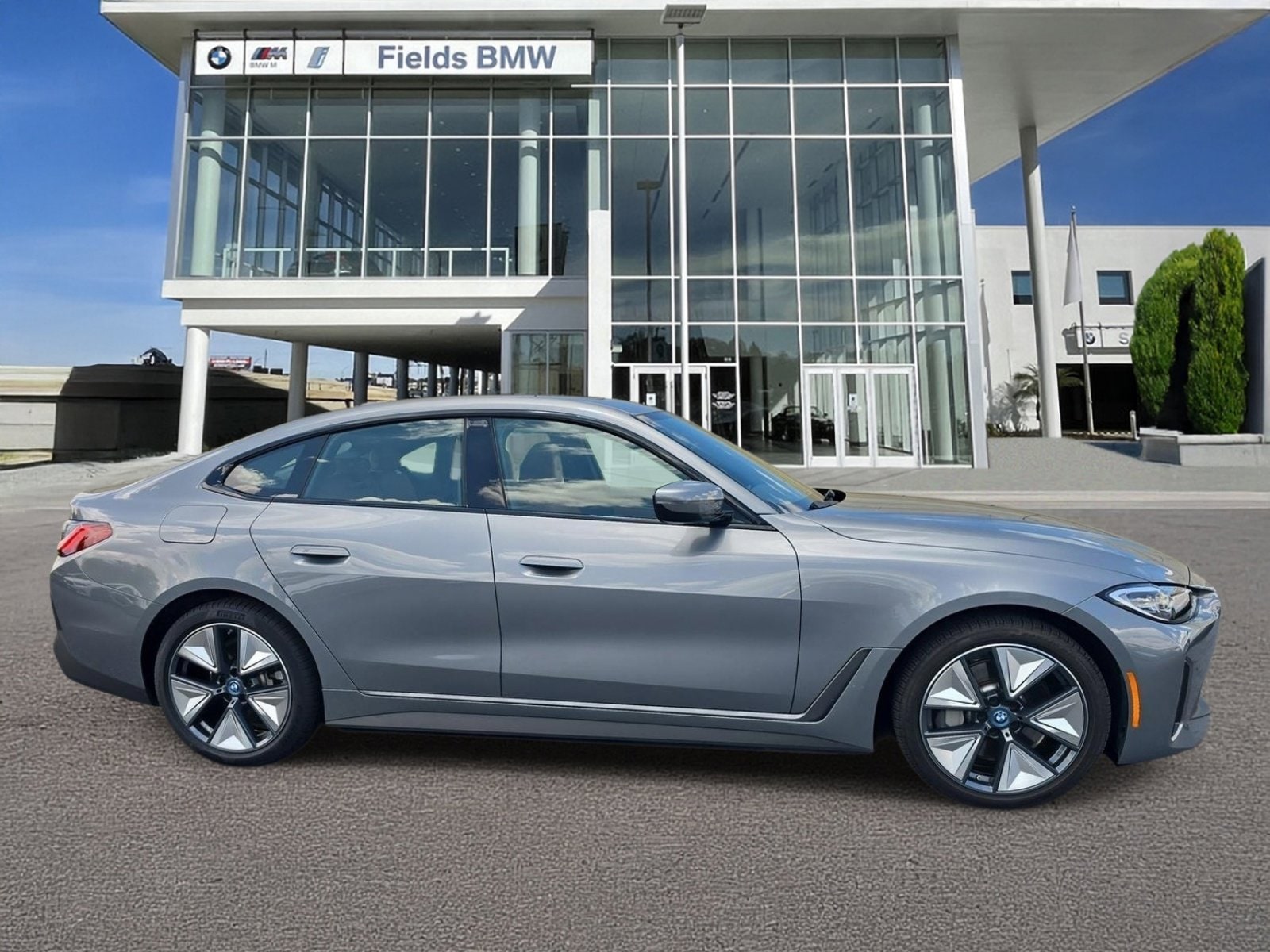 2023 BMW i4 eDrive35's photo
