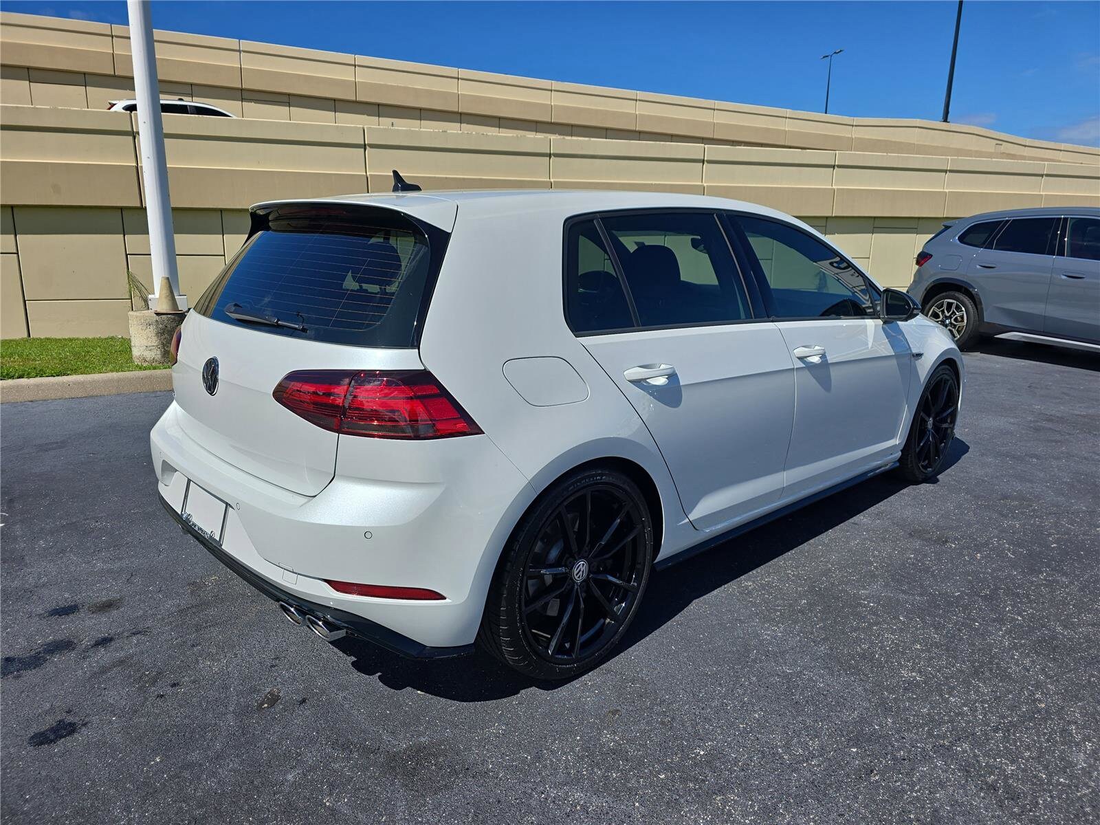 2019 Volkswagen Golf R 4Motion photo 3
