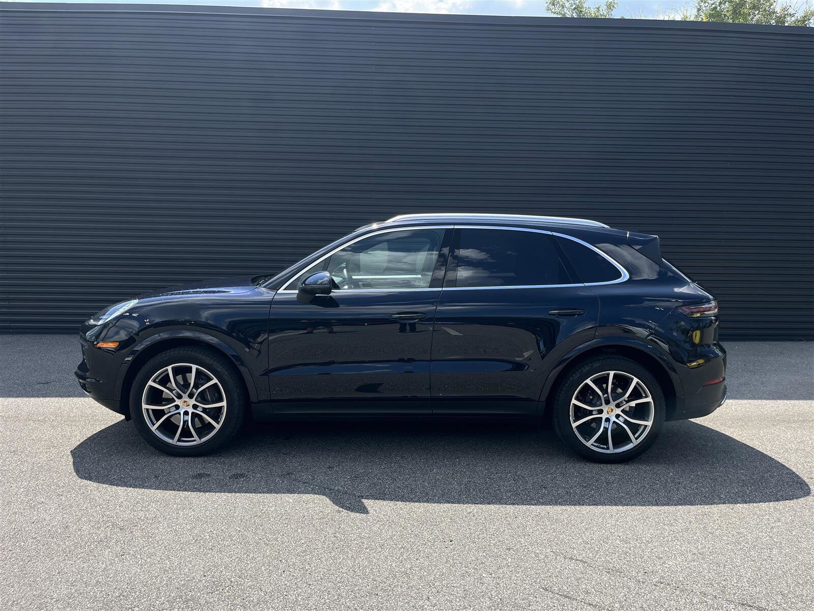 2022 Porsche Cayenne Base photo 4