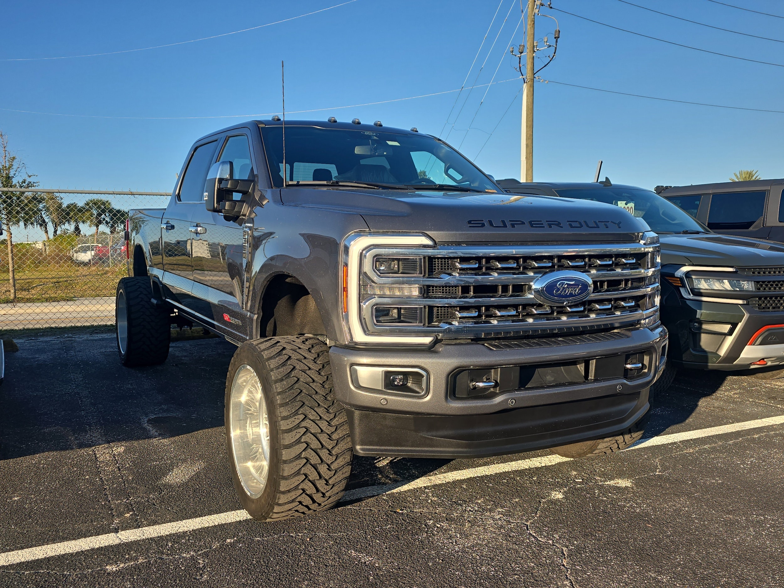 2024 Ford F-350 Super Duty Platinum's photo