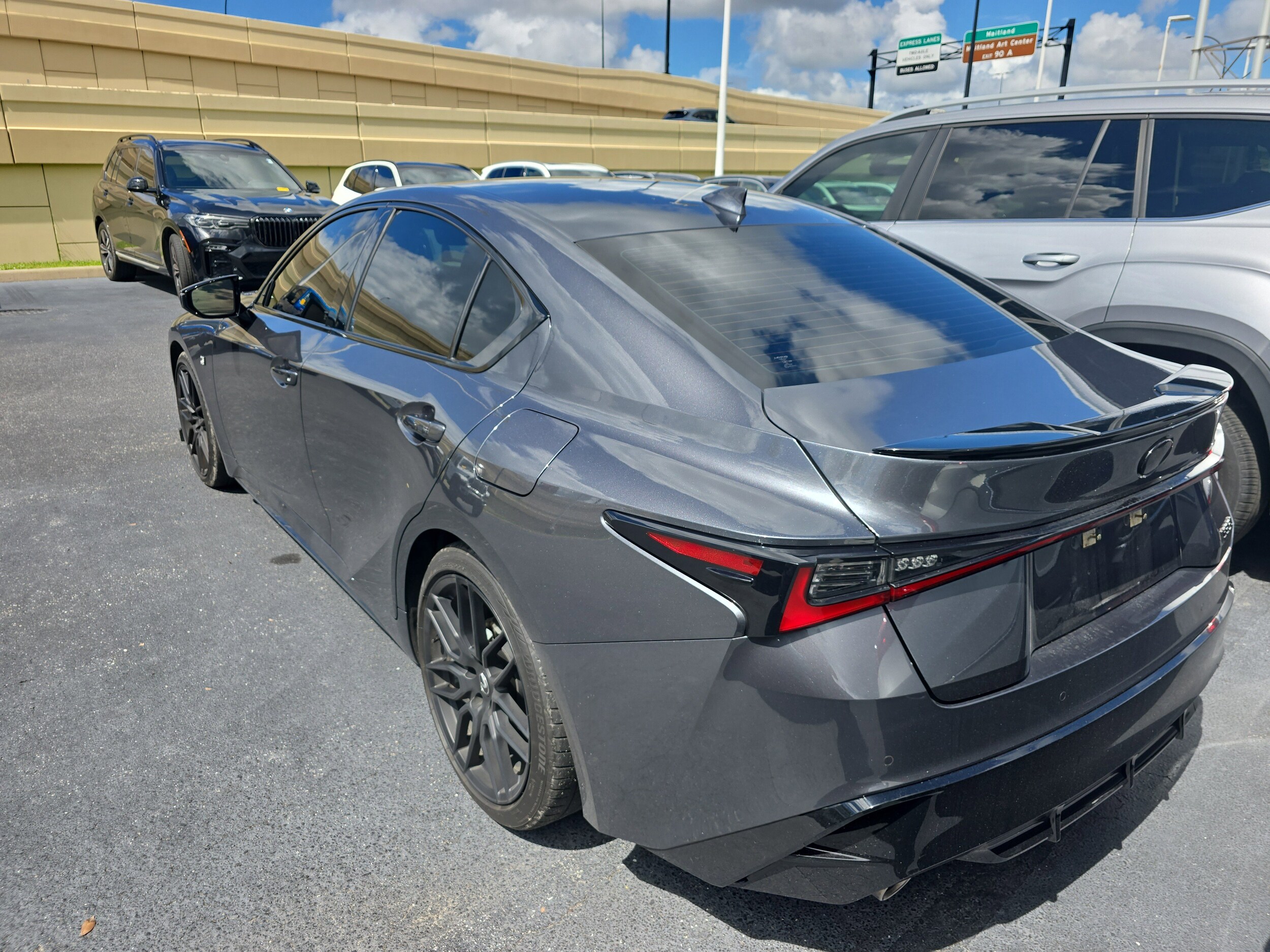 2023 Lexus IS 350 F SPORT photo 4