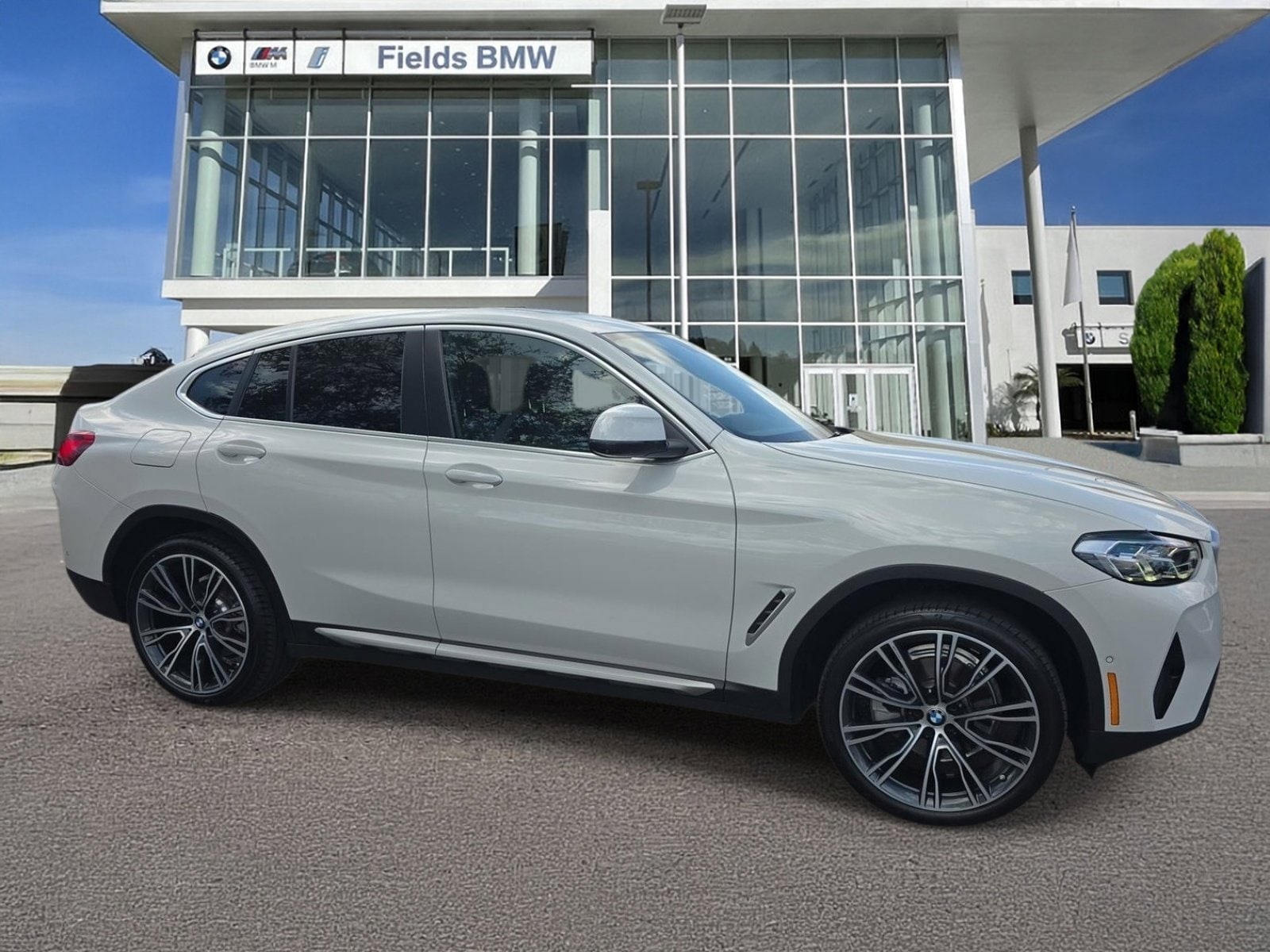 2025 BMW X4 xDrive30i's photo